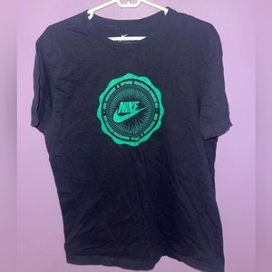 The Nike Tee Mens M Footwear And Apparel Beaverton Oregon Black Green Short Sl